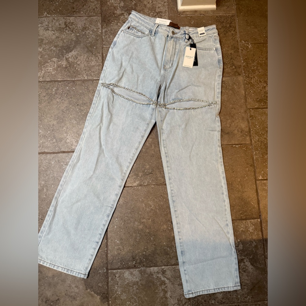 Judy Blue Light Blue Chain-Detail Straight Leg Jeans